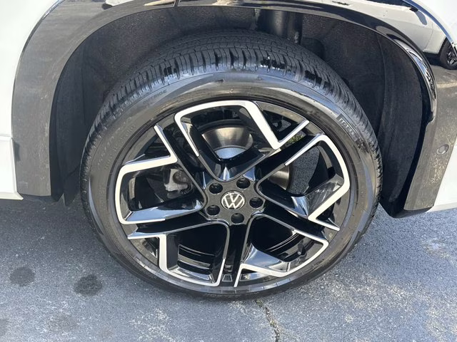 2025 White Volkswagen Tiguan AWD SUV