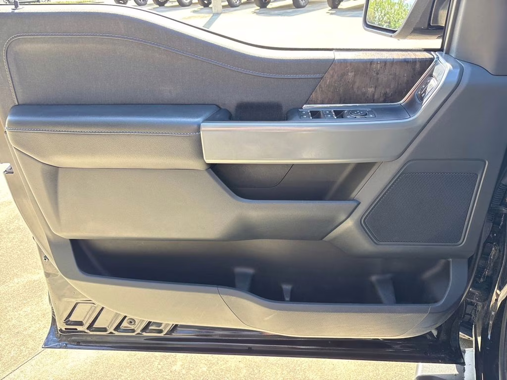 2022 Black Metallic Ford F-150 Lariat 4X4 Truck