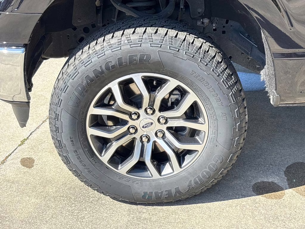 2022 Black Metallic Ford F-150 Lariat 4X4 Truck