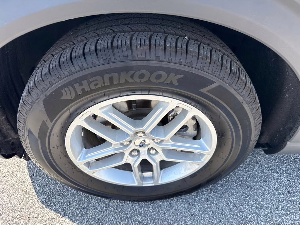 2025 Star White Metallic Tri-Coat Ford Explorer Active RWD SUV