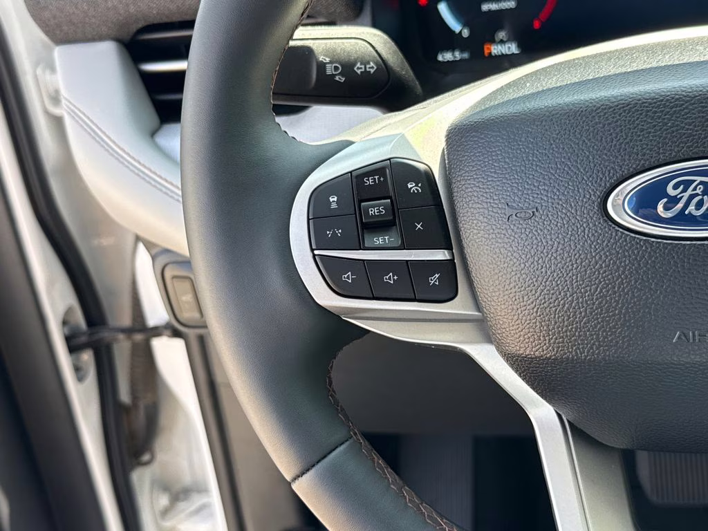 2025 Star White Metallic Tri-Coat Ford Explorer Active RWD SUV