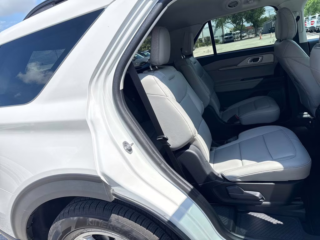 2025 Star White Metallic Tri-Coat Ford Explorer Active RWD SUV