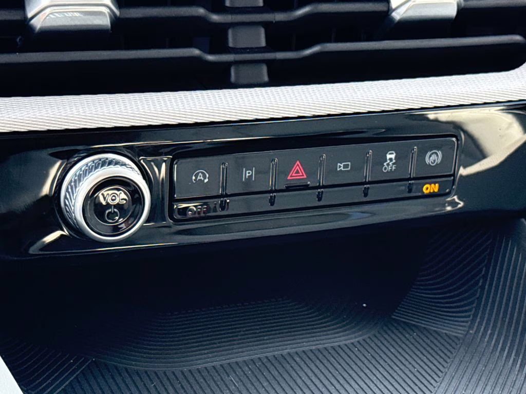 2025 Star White Metallic Tri-Coat Ford Explorer Active RWD SUV