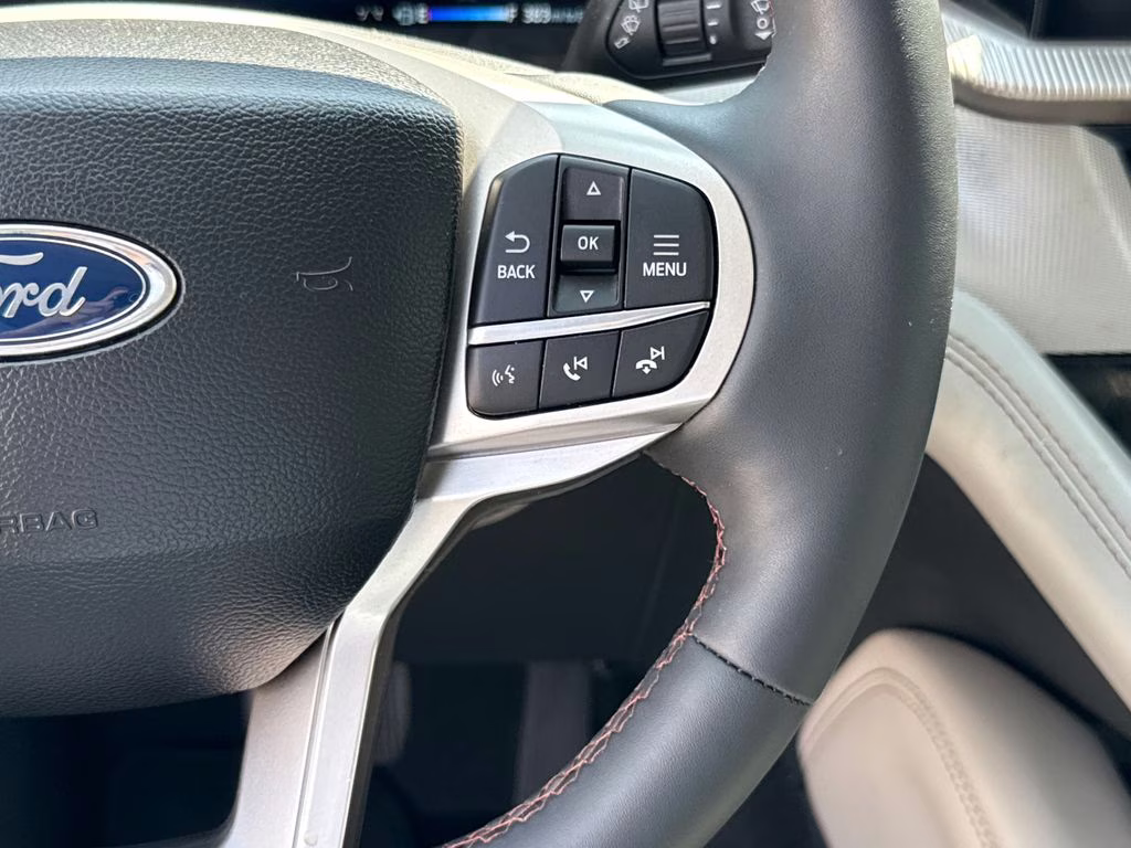 2025 Star White Metallic Tri-Coat Ford Explorer Active RWD SUV