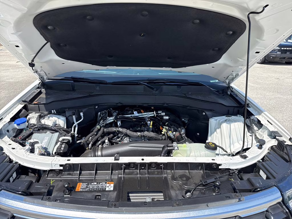 2025 Star White Metallic Tri-Coat Ford Explorer Active RWD SUV