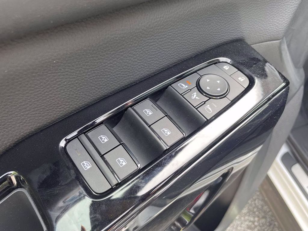 2026 Everest White Pearl Tricoat Nissan Pathfinder Platinum FWD SUV