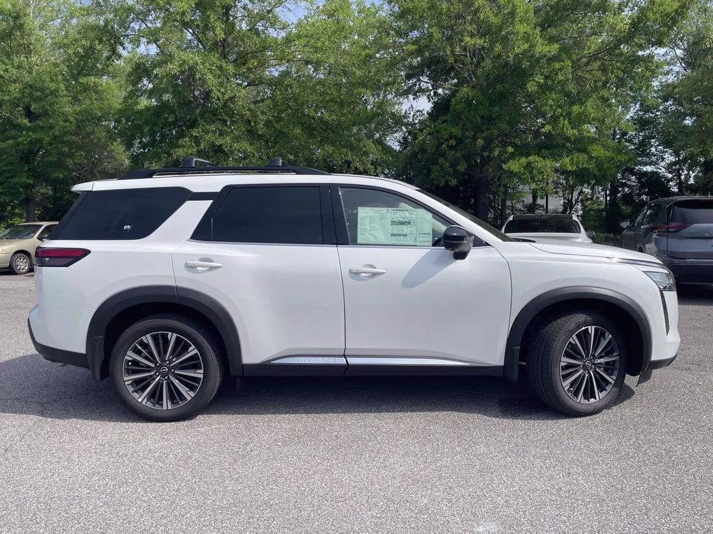 2026 Everest White Pearl Tricoat Nissan Pathfinder Platinum FWD SUV