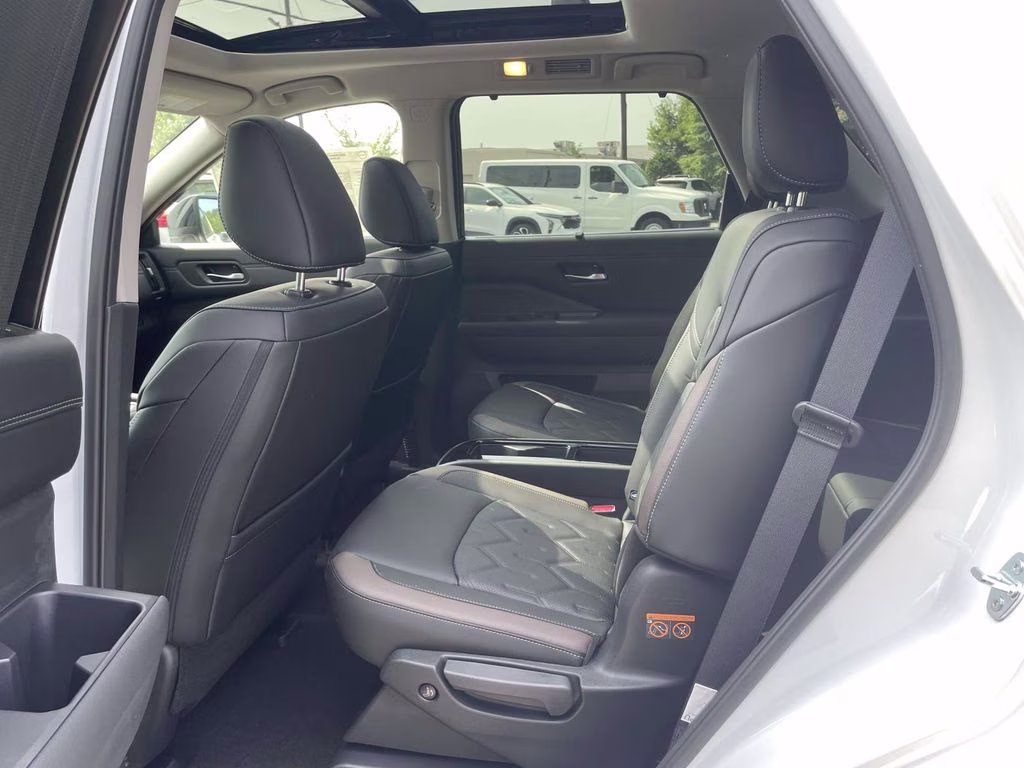 2026 Everest White Pearl Tricoat Nissan Pathfinder Platinum FWD SUV