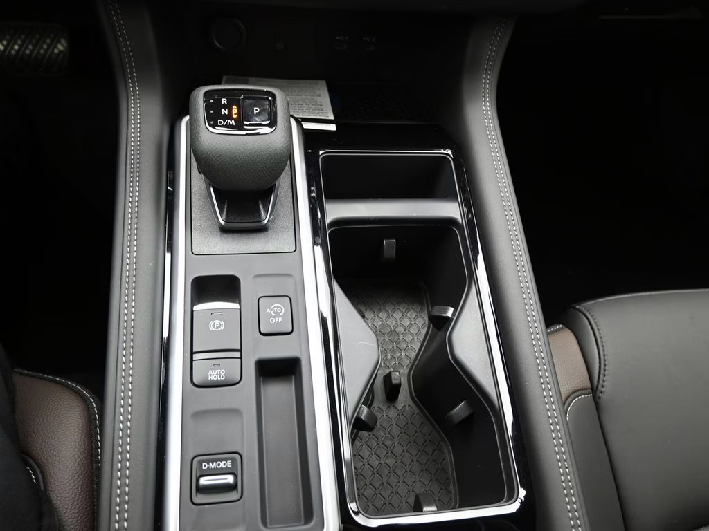 2026 Boulder Gray Pearl Nissan Pathfinder Platinum FWD SUV