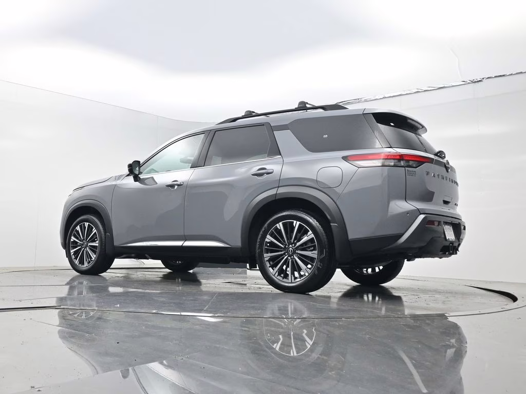 2026 Boulder Gray Pearl Nissan Pathfinder Platinum FWD SUV