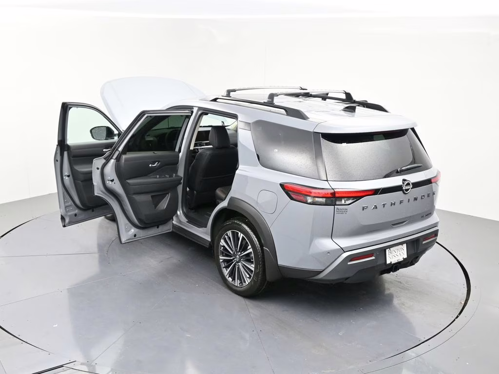 2026 Boulder Gray Pearl Nissan Pathfinder Platinum FWD SUV