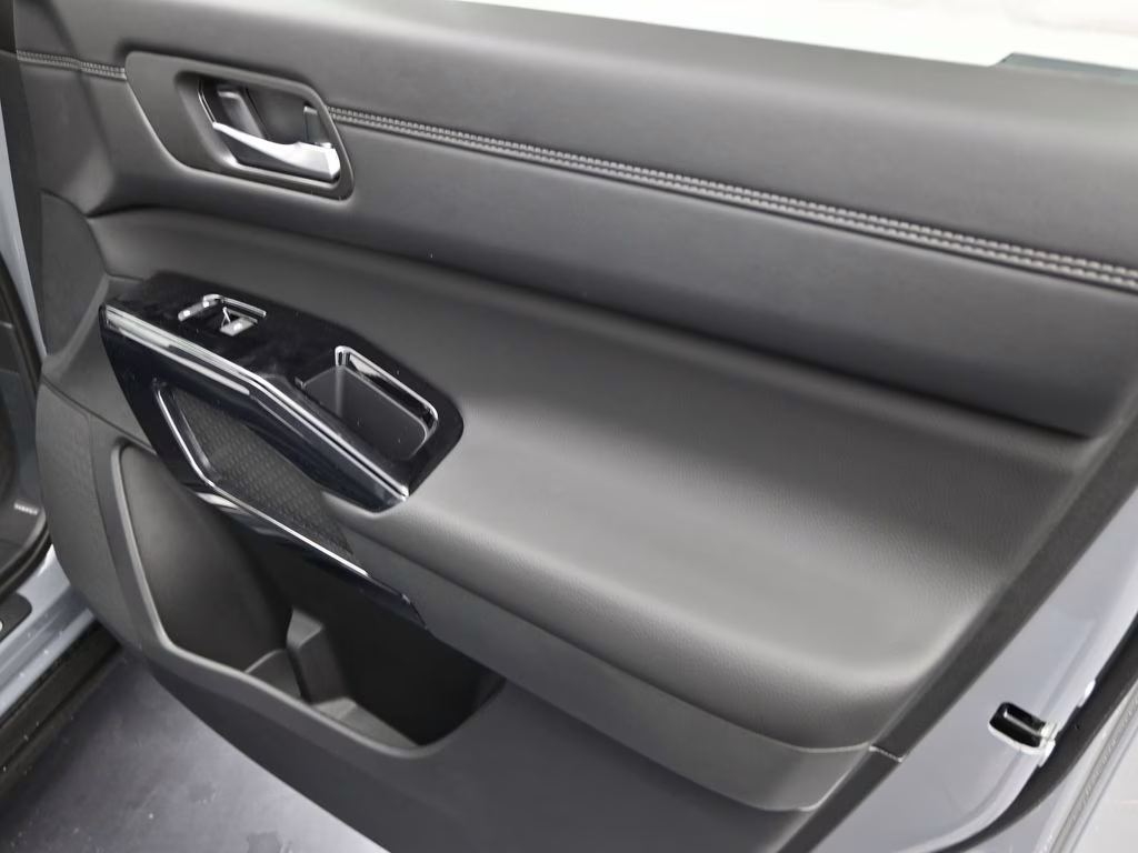 2026 Boulder Gray Pearl Nissan Pathfinder Platinum FWD SUV