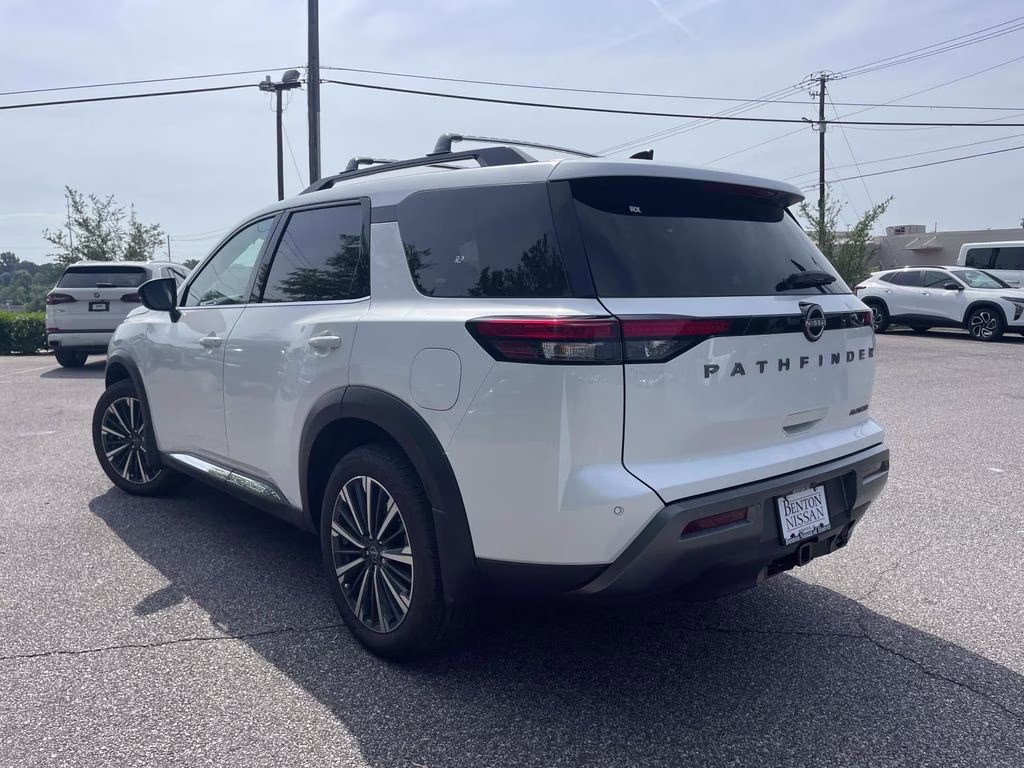 2026 Everest White Pearl Tricoat Nissan Pathfinder Platinum FWD SUV