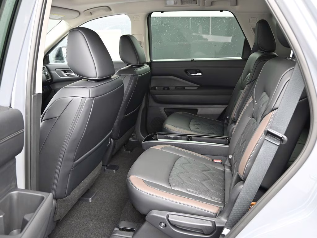 2026 Boulder Gray Pearl Nissan Pathfinder Platinum FWD SUV