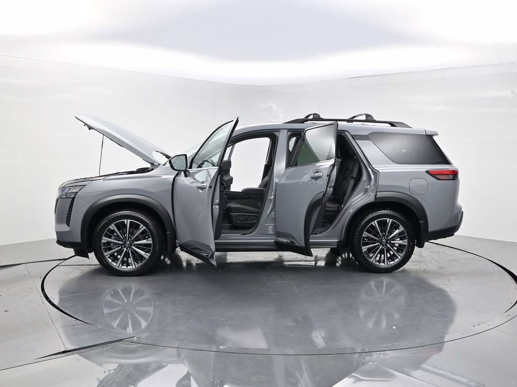 2026 Boulder Gray Pearl Nissan Pathfinder Platinum FWD SUV