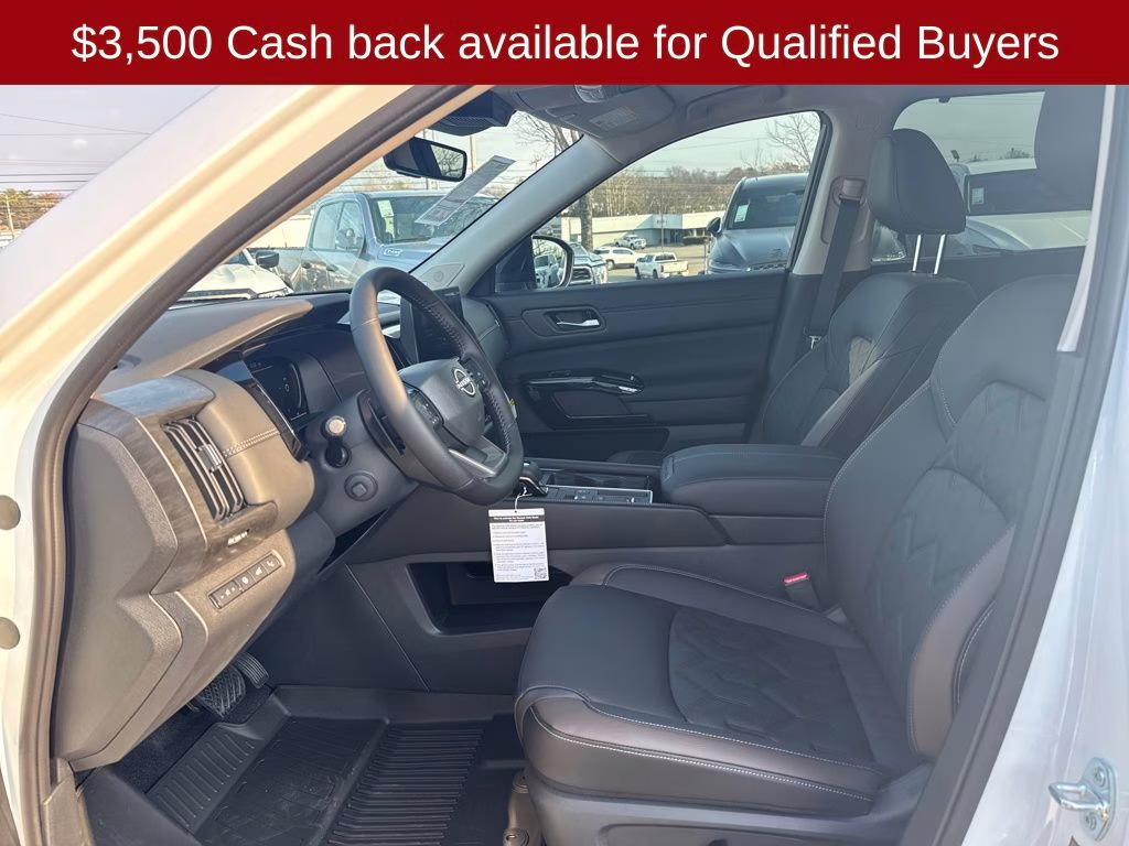 2026 Everest White Pearl Tricoat Nissan Pathfinder Platinum FWD SUV