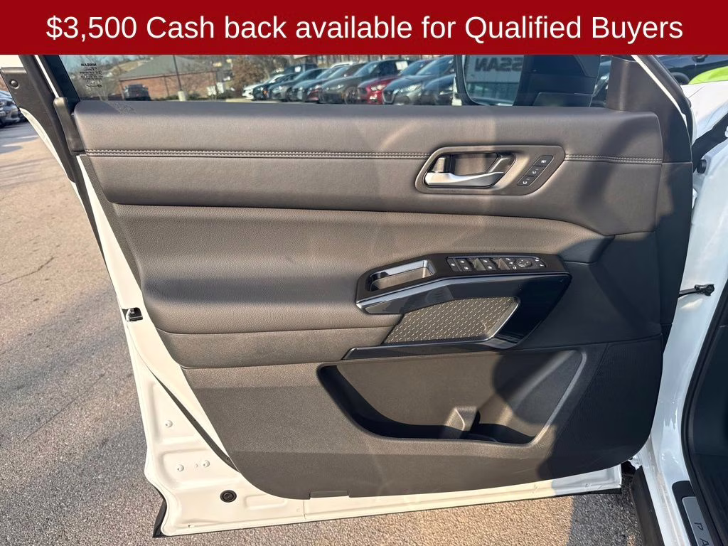 2026 Everest White Pearl Tricoat Nissan Pathfinder Platinum FWD SUV