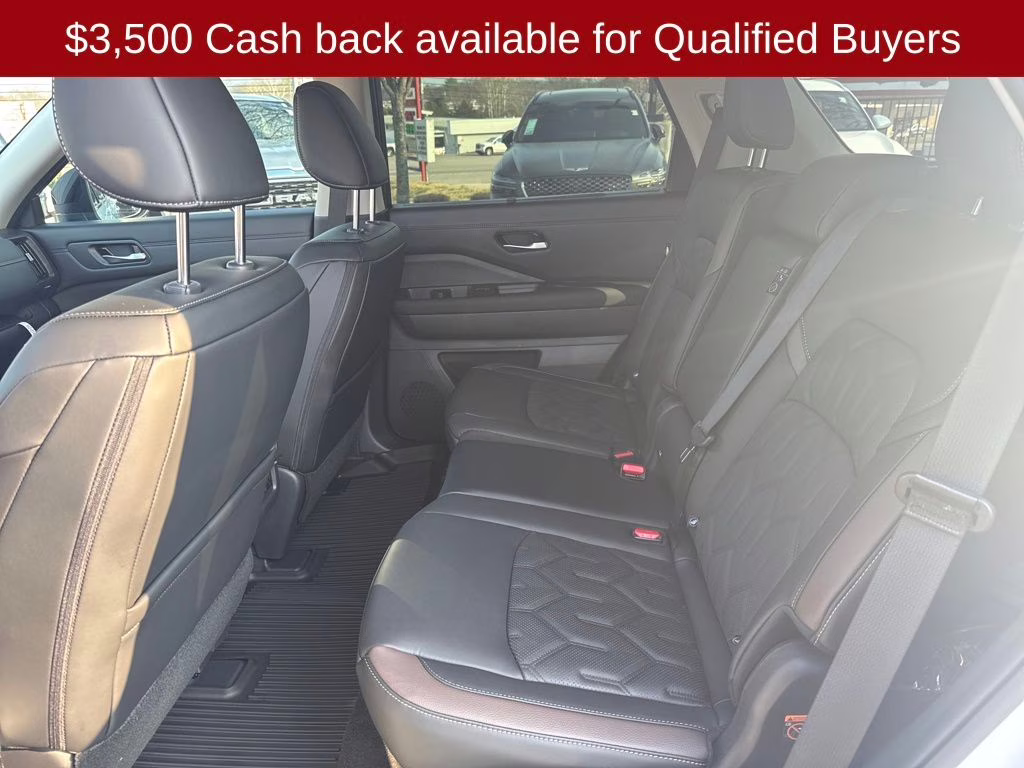 2026 Everest White Pearl Tricoat Nissan Pathfinder Platinum FWD SUV