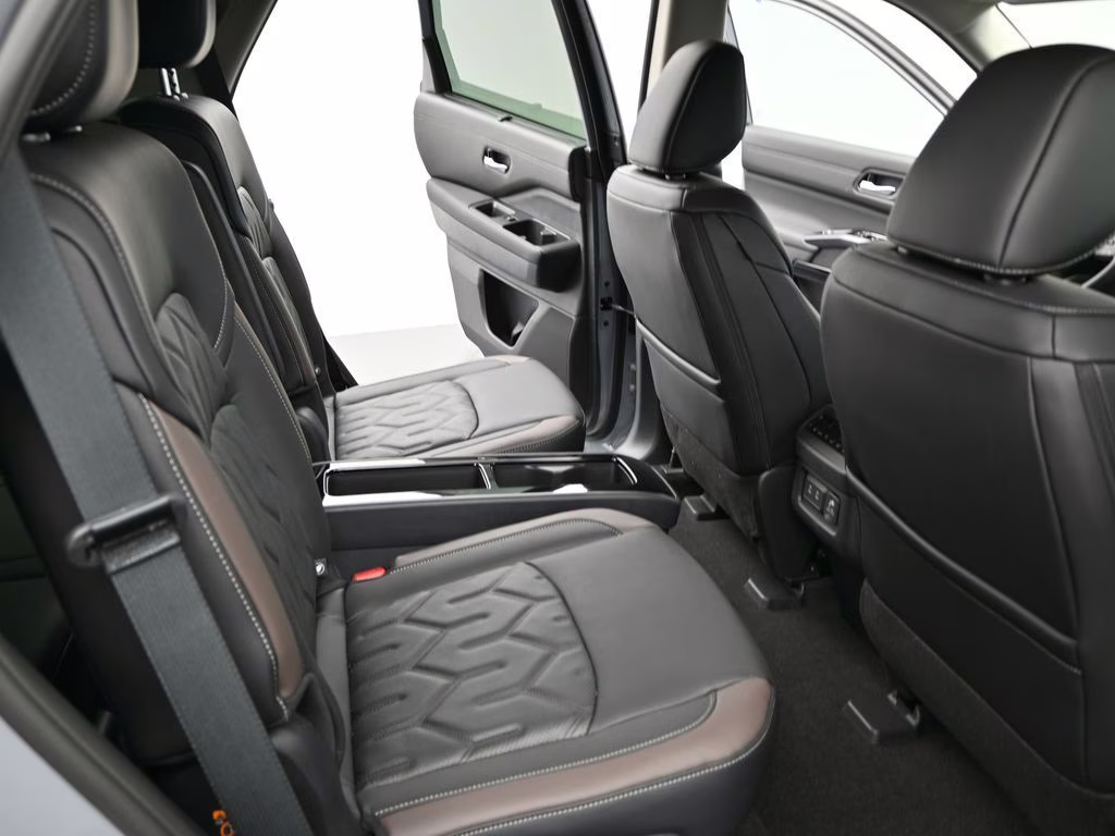 2026 Boulder Gray Pearl Nissan Pathfinder Platinum FWD SUV