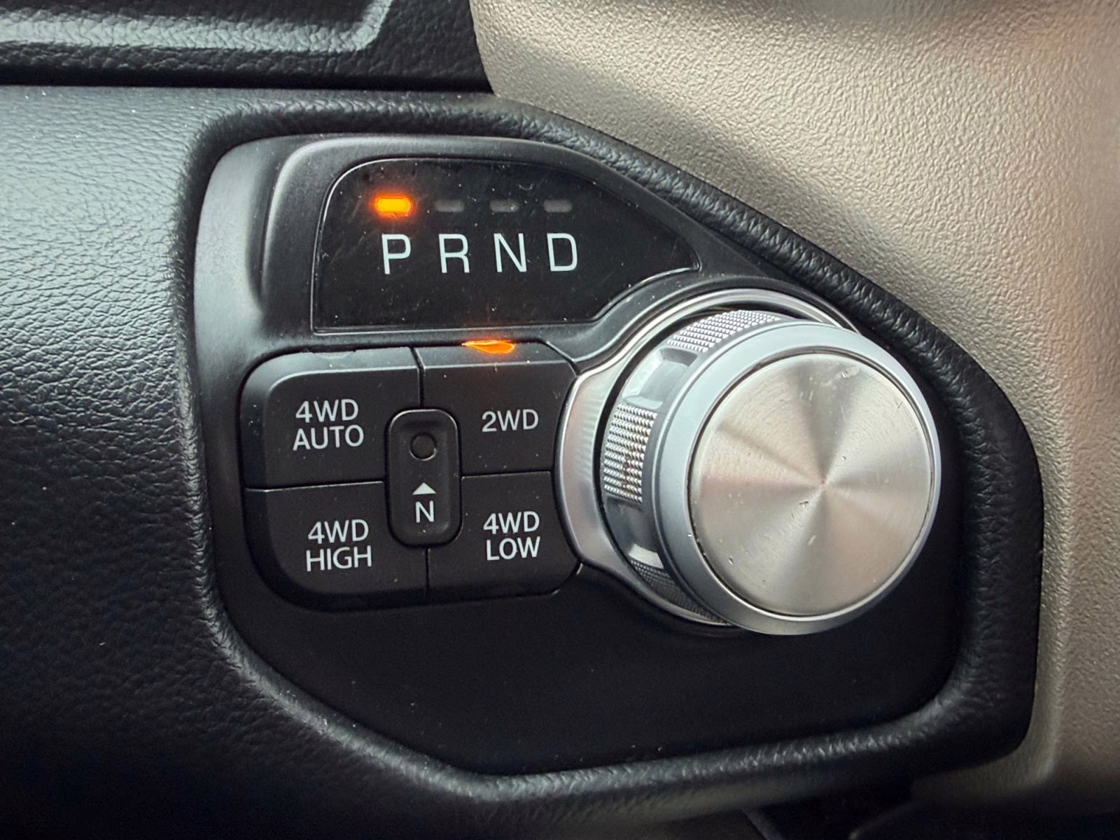 2020 Diamond Black Crystal Pearlcoat Ram 1500 Laramie 4X4 Truck