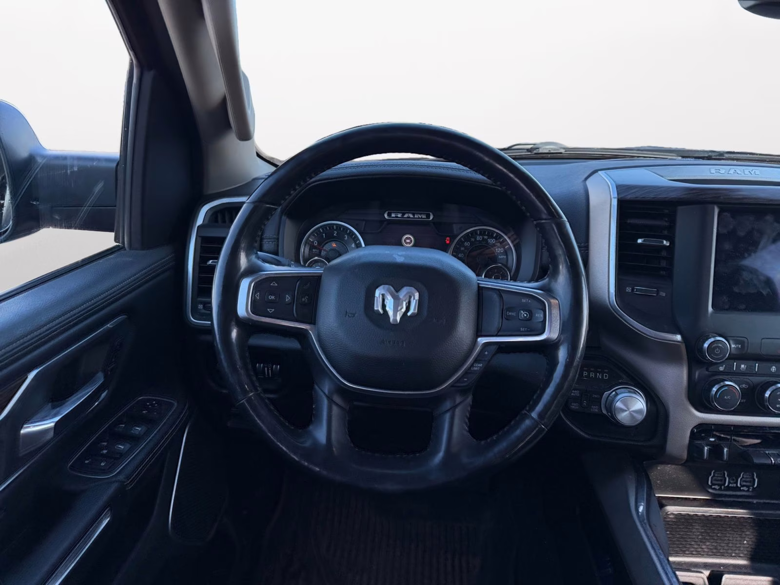 2020 Diamond Black Crystal Pearlcoat Ram 1500 Laramie 4X4 Truck