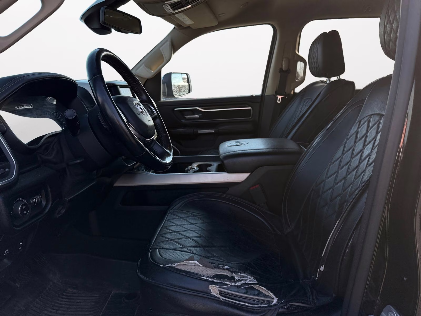 2020 Diamond Black Crystal Pearlcoat Ram 1500 Laramie 4X4 Truck