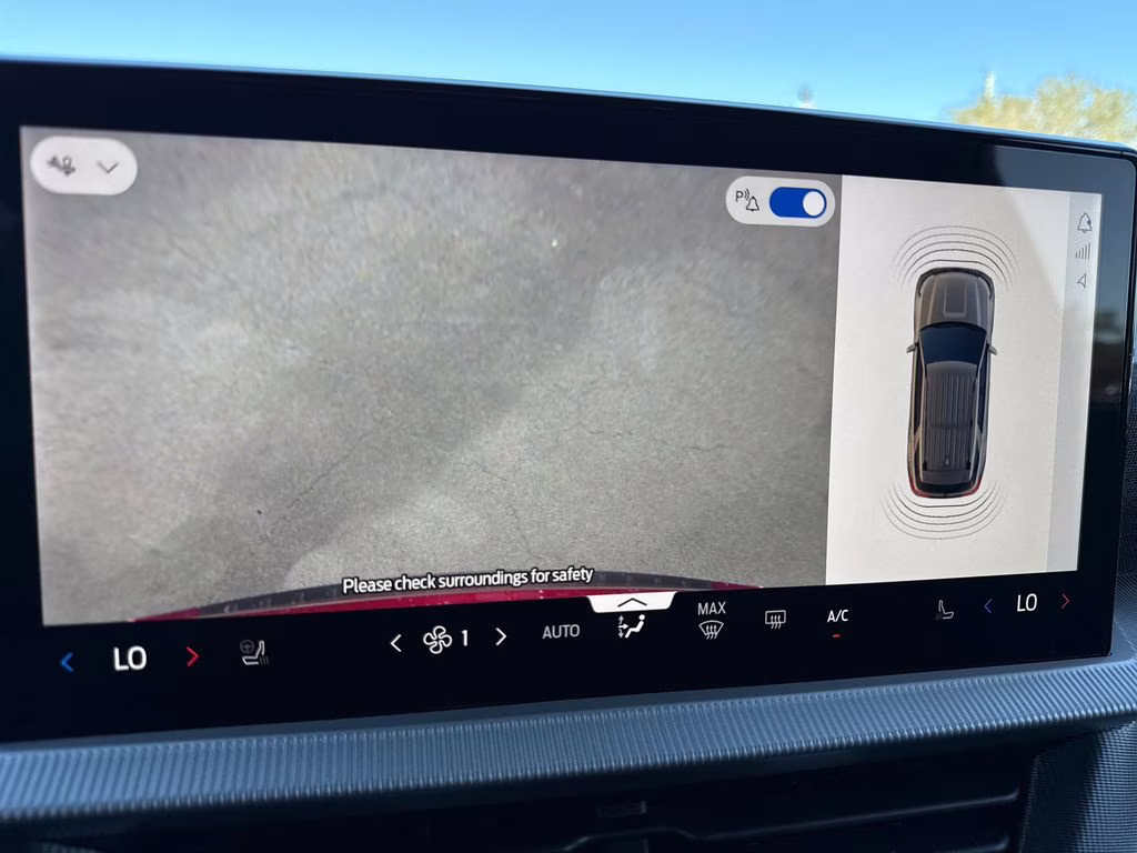 2026 Rapid Red Metallic Tinted Clearcoat Ford Explorer ST-Line RWD SUV