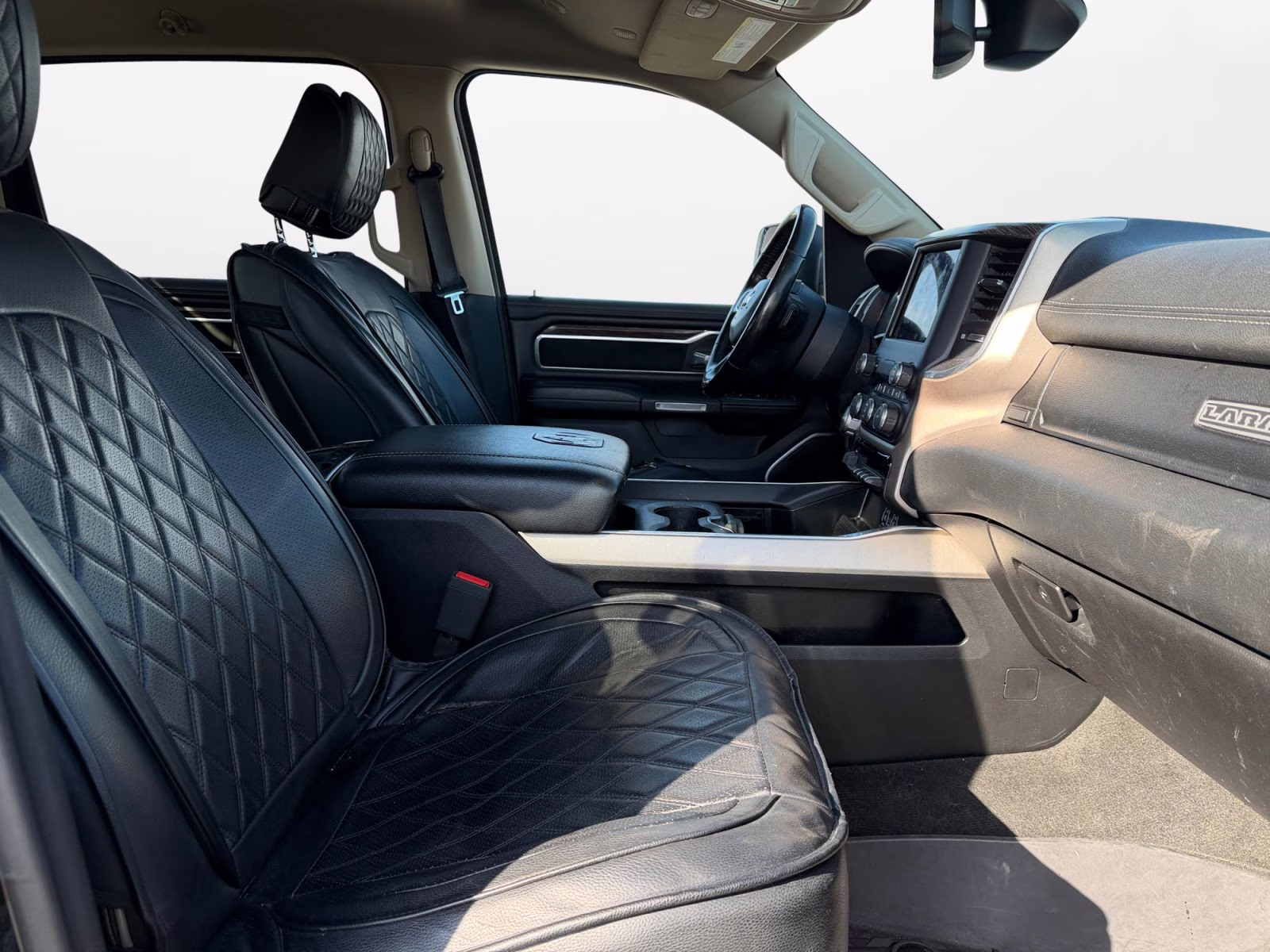 2020 Diamond Black Crystal Pearlcoat Ram 1500 Laramie 4X4 Truck