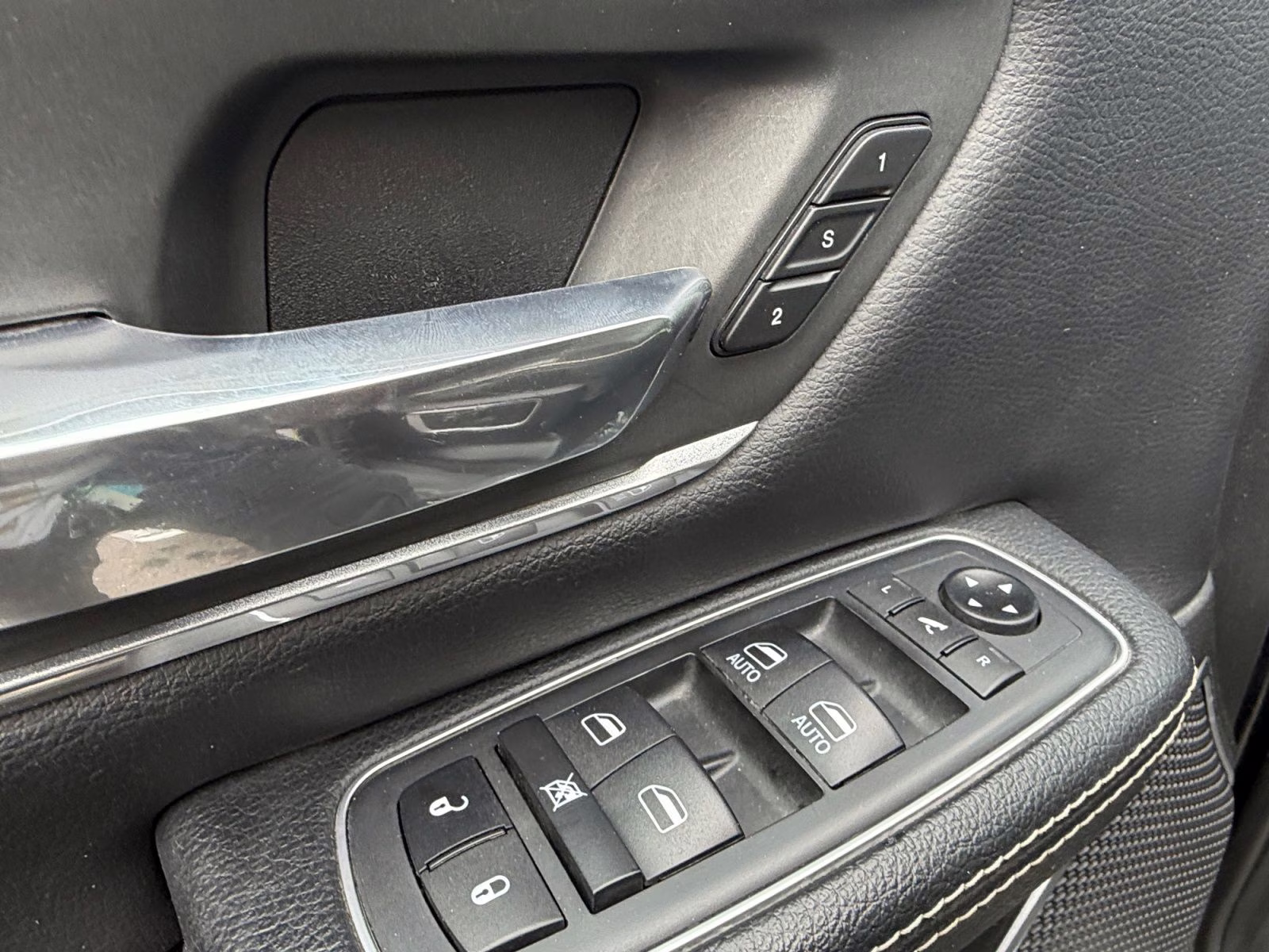 2020 Diamond Black Crystal Pearlcoat Ram 1500 Laramie 4X4 Truck