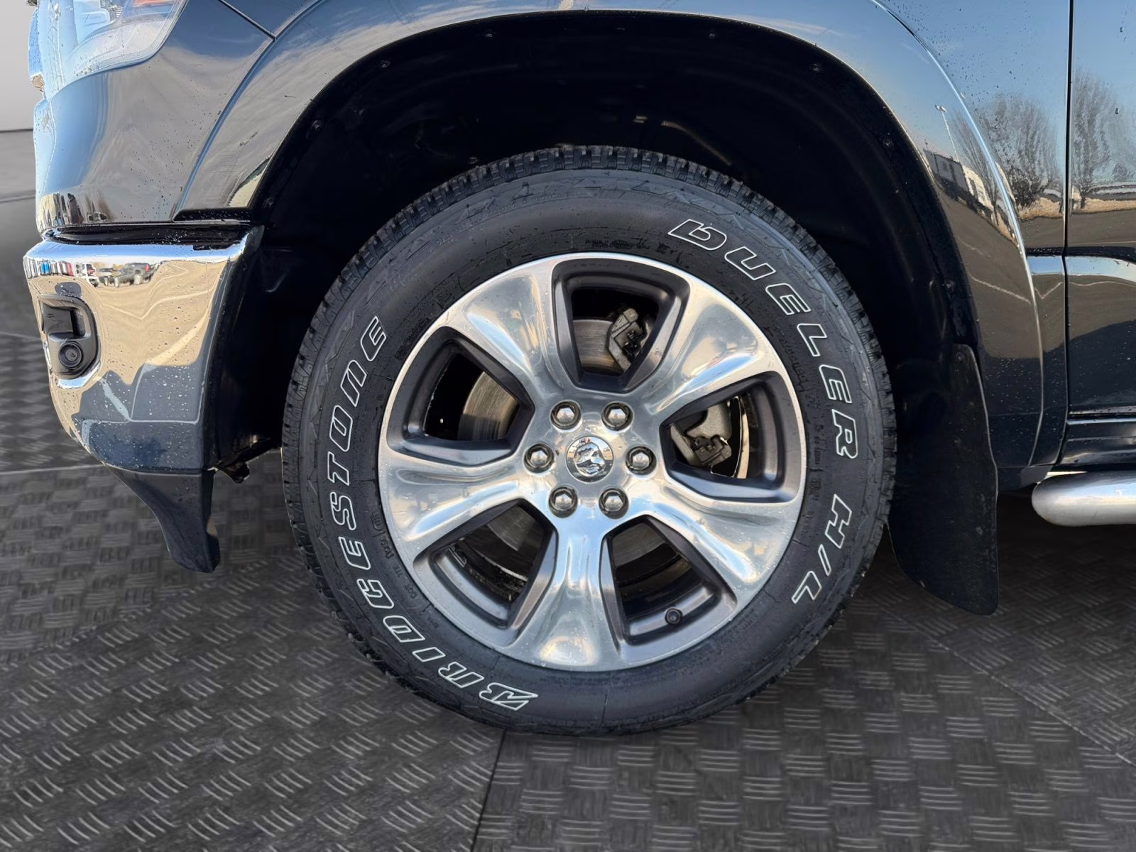 2020 Diamond Black Crystal Pearlcoat Ram 1500 Laramie 4X4 Truck