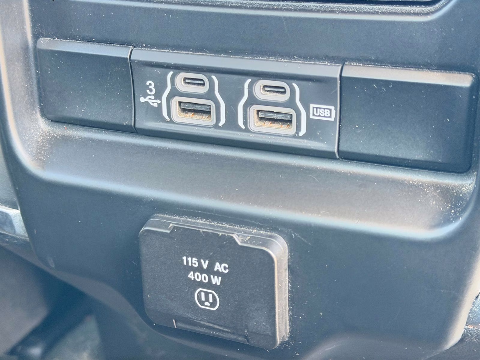 2020 Diamond Black Crystal Pearlcoat Ram 1500 Laramie 4X4 Truck