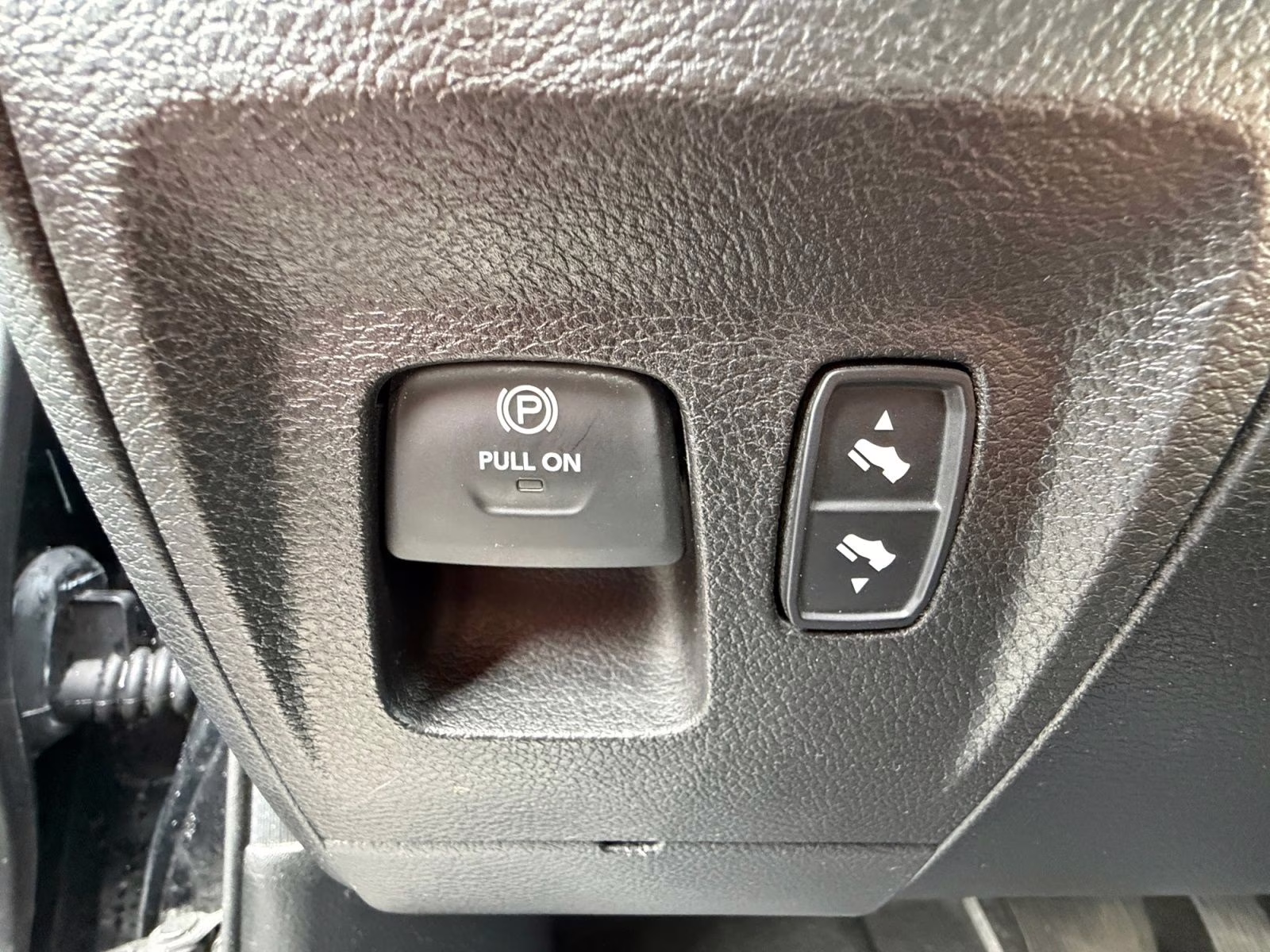 2020 Diamond Black Crystal Pearlcoat Ram 1500 Laramie 4X4 Truck