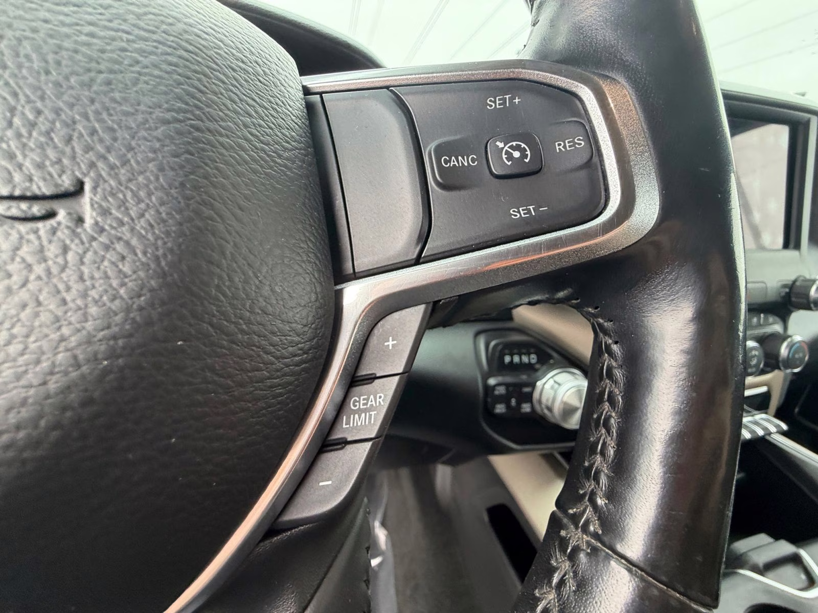 2020 Diamond Black Crystal Pearlcoat Ram 1500 Laramie 4X4 Truck