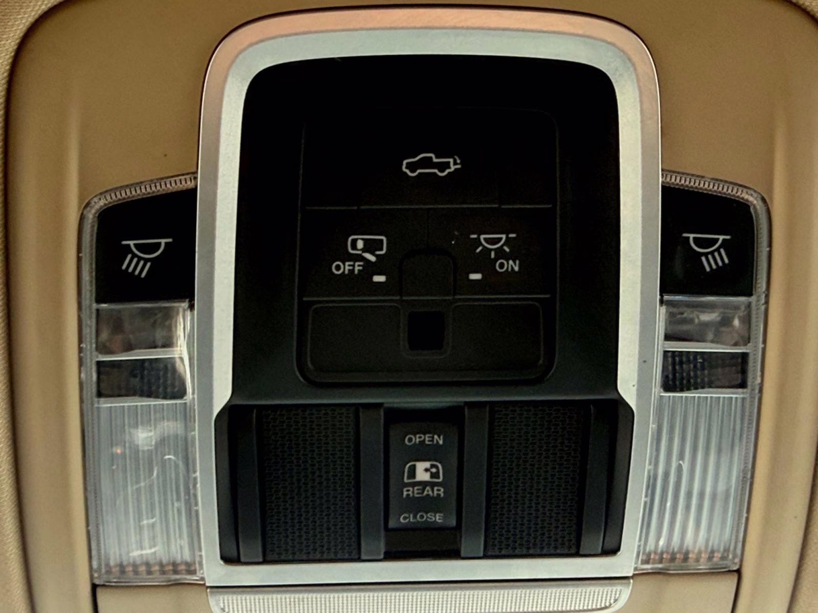 2020 Diamond Black Crystal Pearlcoat Ram 1500 Laramie 4X4 Truck