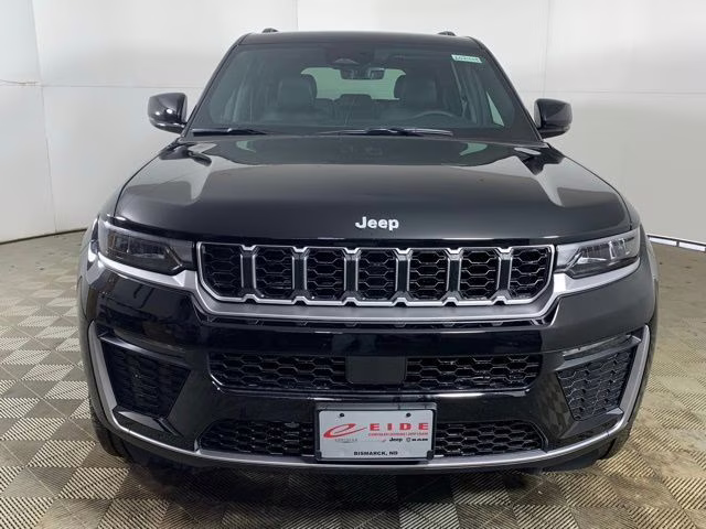 2026 Diamond Black Crystal Pearlcoat Jeep Grand Cherokee Limited 4X4 SUV