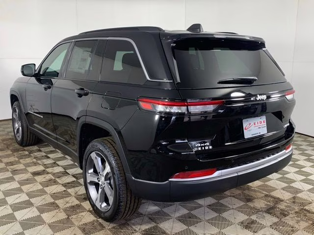 2026 Diamond Black Crystal Pearlcoat Jeep Grand Cherokee Limited 4X4 SUV