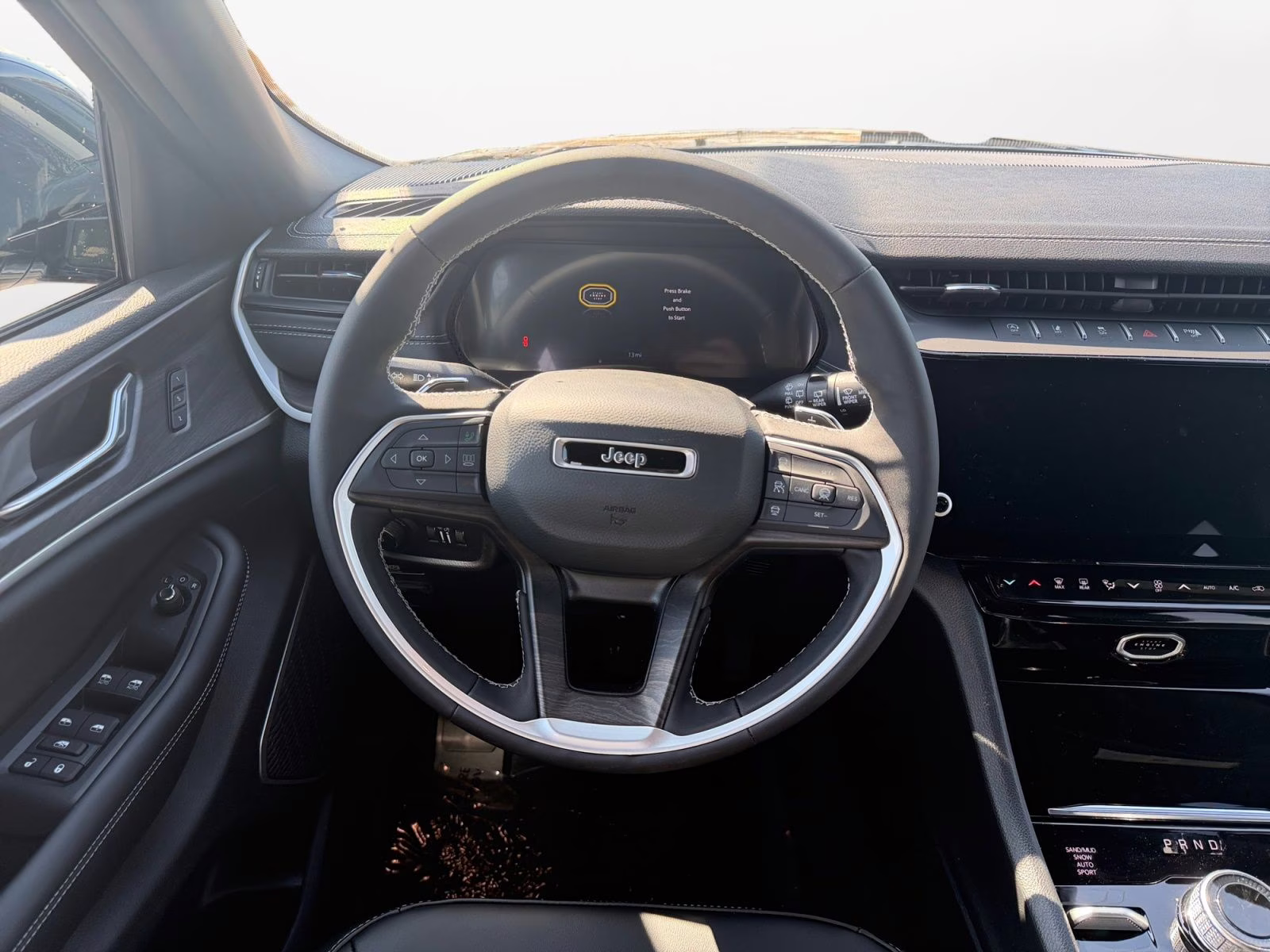 2026 Diamond Black Crystal Pearlcoat Jeep Grand Cherokee Limited 4X4 SUV