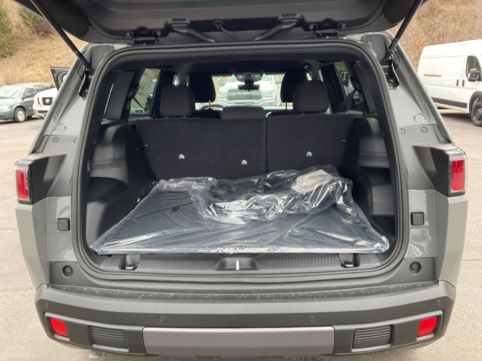 2026 Sting-Gray Clearcoat Jeep Cherokee Laredo 4X4 SUV