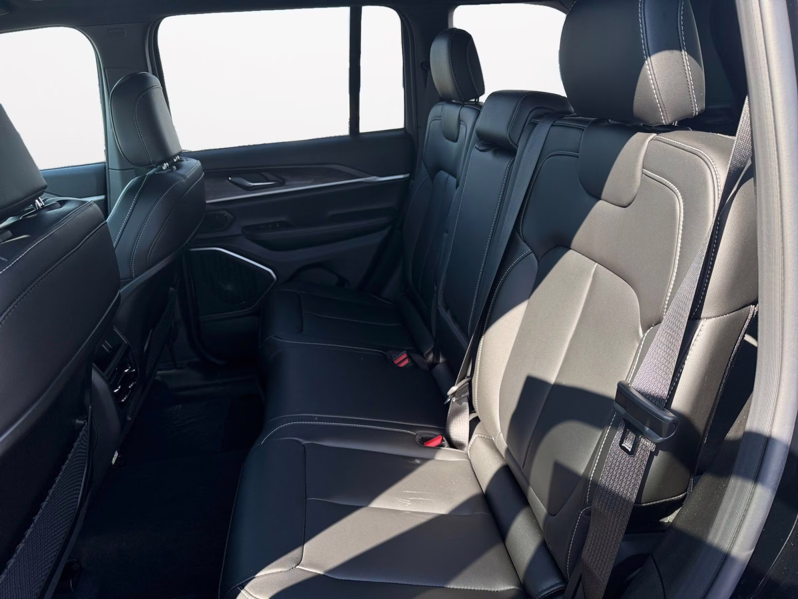 2026 Diamond Black Crystal Pearlcoat Jeep Grand Cherokee Limited 4X4 SUV