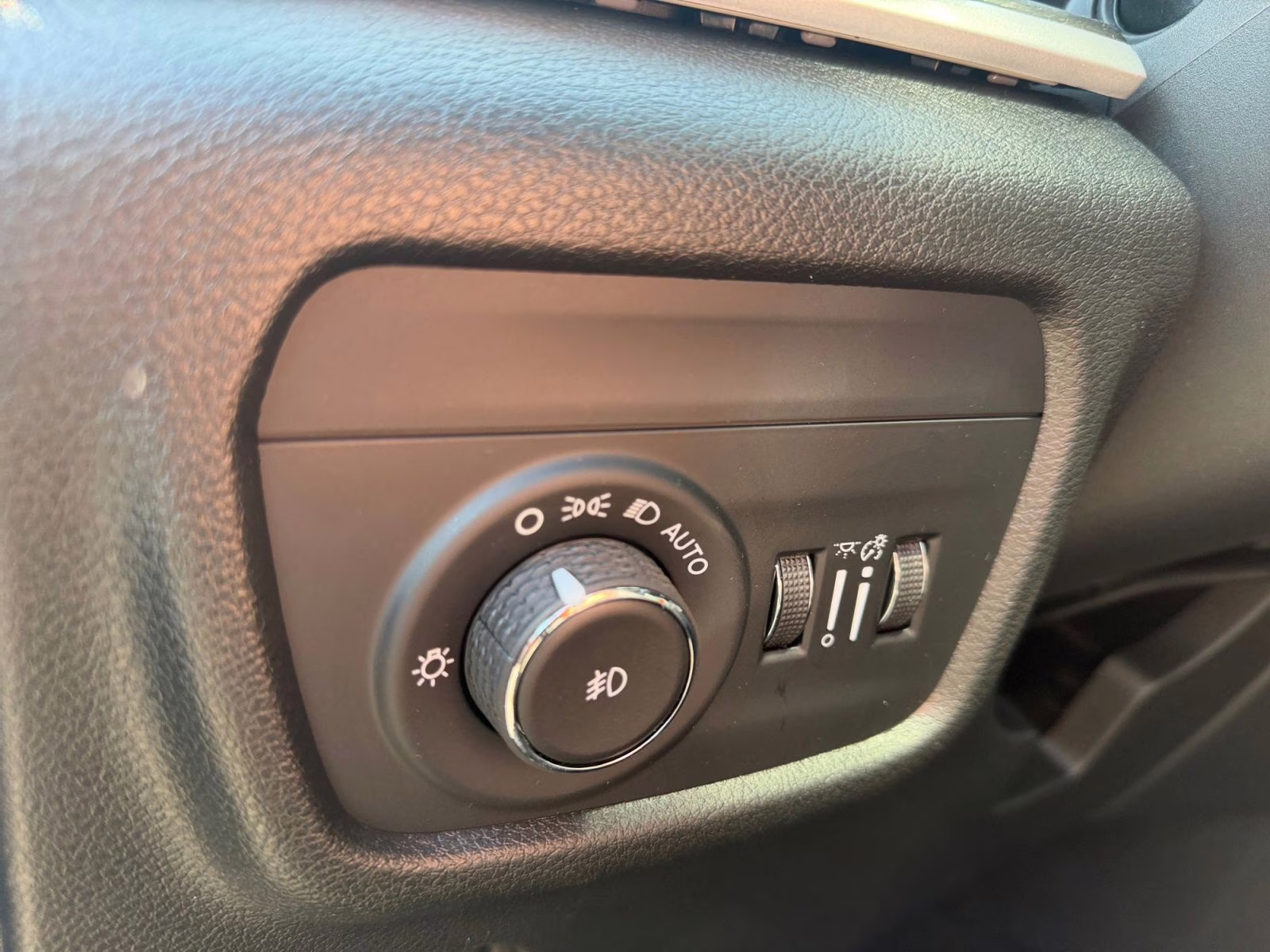 2026 Diamond Black Crystal Pearlcoat Jeep Grand Cherokee Limited 4X4 SUV