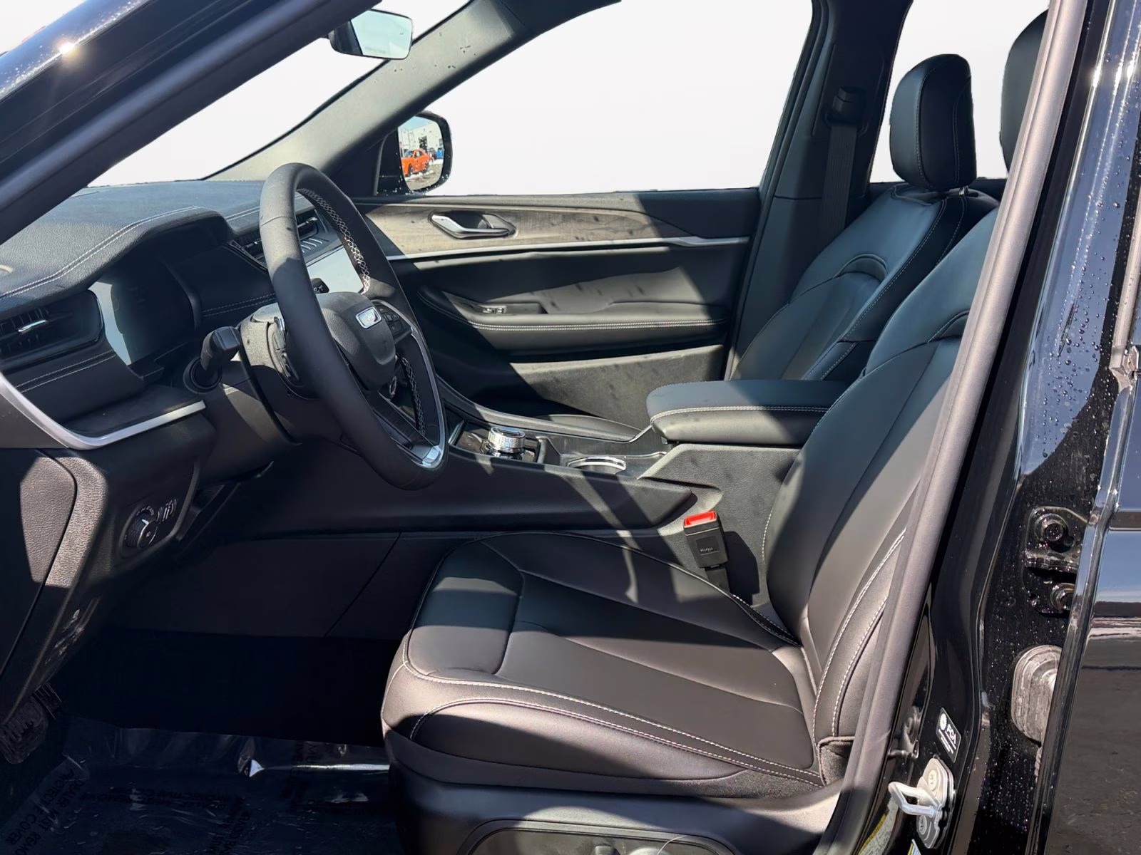 2026 Diamond Black Crystal Pearlcoat Jeep Grand Cherokee Limited 4X4 SUV