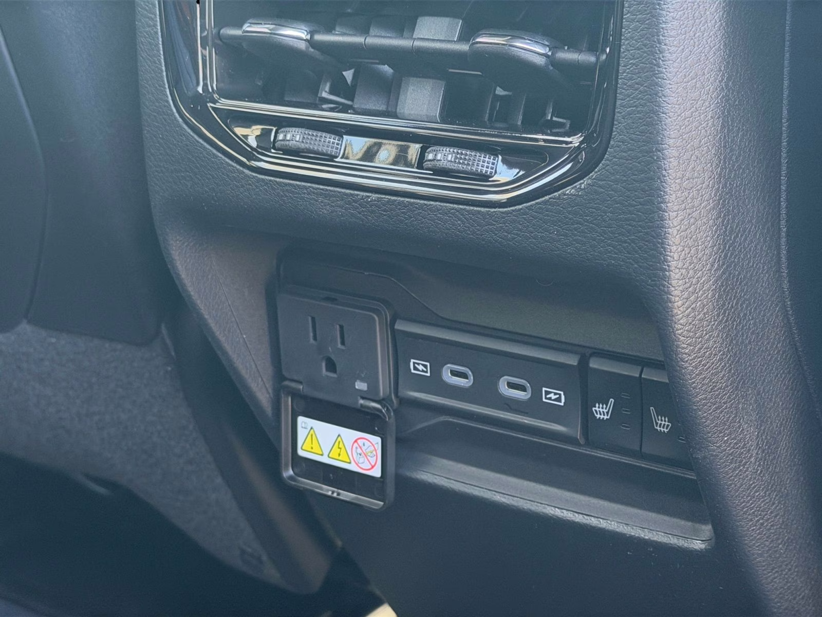 2026 Diamond Black Crystal Pearlcoat Jeep Grand Cherokee Limited 4X4 SUV