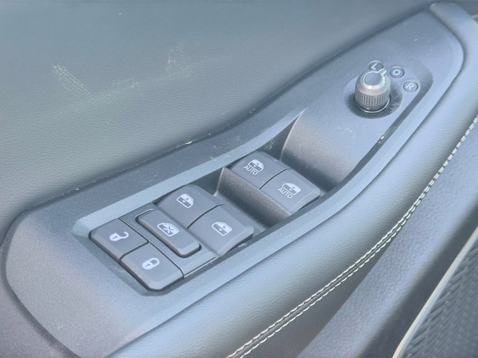 2026 Diamond Black Crystal Pearlcoat Jeep Grand Cherokee Limited 4X4 SUV