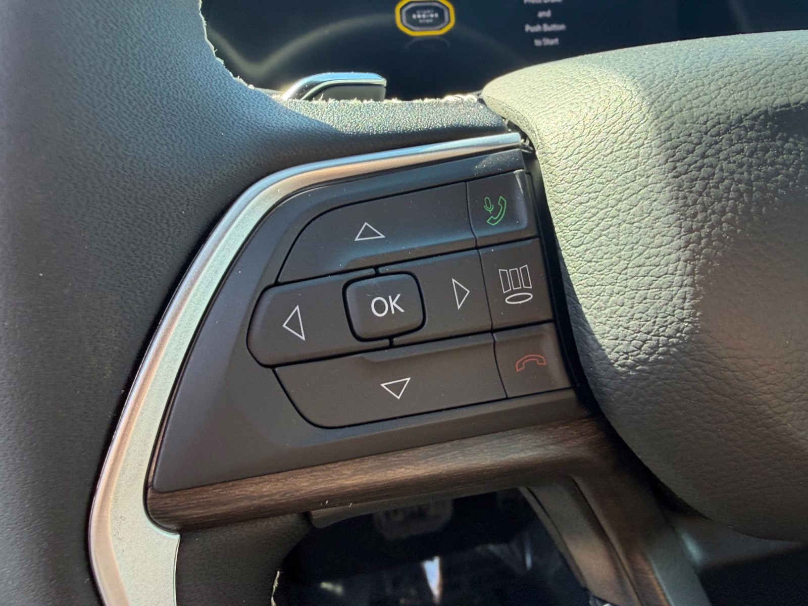 2026 Diamond Black Crystal Pearlcoat Jeep Grand Cherokee Limited 4X4 SUV