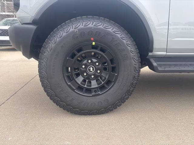 2026 Avalanche Gray Ford Bronco Outer Banks 4X4 SUV