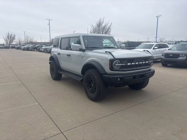 2026 Avalanche Gray Ford Bronco Outer Banks 4X4 SUV