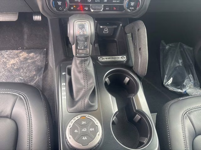 2026 Avalanche Gray Ford Bronco Outer Banks 4X4 SUV