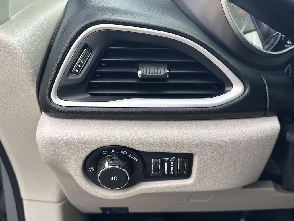 2022 Ceramic Gray Clearcoat Chrysler Pacifica Touring L FWD Van