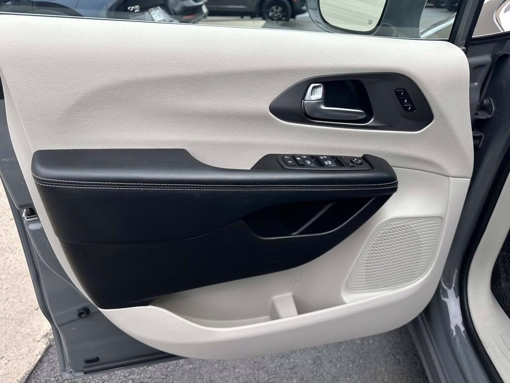 2022 Ceramic Gray Clearcoat Chrysler Pacifica Touring L FWD Van