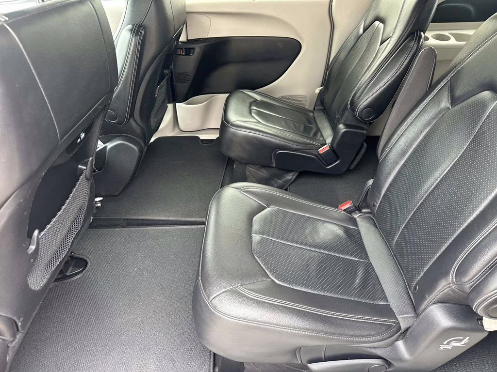 2022 Ceramic Gray Clearcoat Chrysler Pacifica Touring L FWD Van